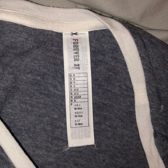 Forever 21 cropped t-shirt - Picture 3 of 3